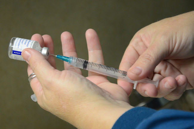as vacinas causam autismo e os governos sabem
